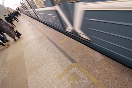 На «зеленой» ветке московского метро остановилось движение