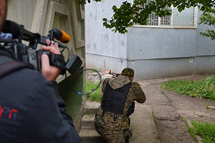 Ополченцы начали штурм воинской части погранслужбы в Луганске