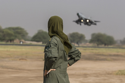 Пакистанские истребители уничтожили десятки боевиков