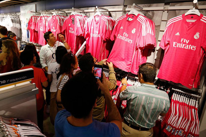 «Реал» продал более 100 тысяч розовых футболок за сутки