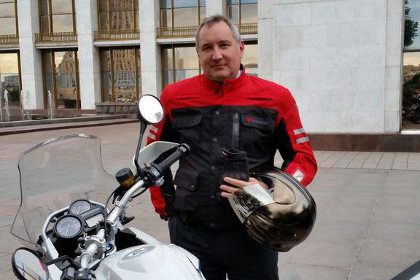 Рогозин будет бороться с пробками на мотоцикле