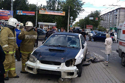 В Екатеринбурге автомобиль сбил шесть пешеходов на тротуаре