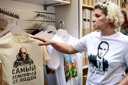 В ГУМе начали продажу «путинских» футболок для патриотов