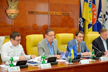 Федерация футбола Украины отложила решение по формату чемпионата страны