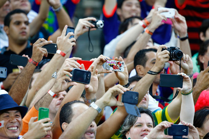 С чемпионата мира по футболу отправлено 44,5 миллиона мобильных фотографий