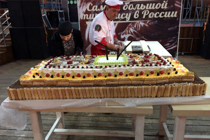 В Барнауле приготовили самый большой тирамису в России