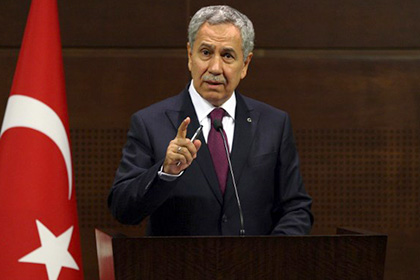 Вице-премьер Турции запретил женщинам громко смеяться на публике