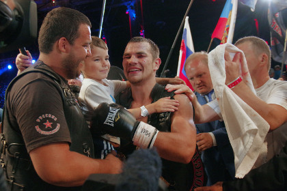 Боксер Чудинов защитил титул чемпиона мира в Севастополе