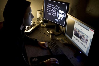 ФСБ не стала наказывать двух хакеров Anonymous