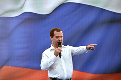 Медведев понадеялся на кратковременность запрета на импорт