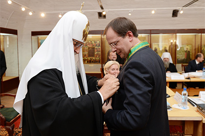 Патриарх наградил Мединского орденом за Соловки