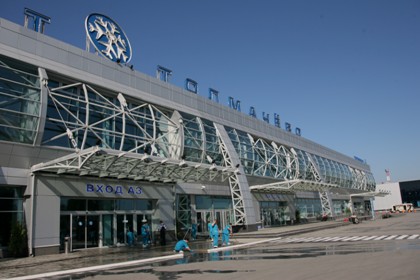 Самолет Минобороны совершил вынужденную посадку в аэропорту Новосибирска