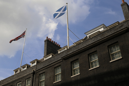Британский премьер поманил шотландцев флагом