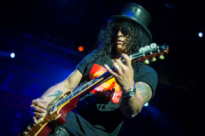 Бывший гитарист Guns N’ Roses посмеялся над рейтингом гитарных риффов