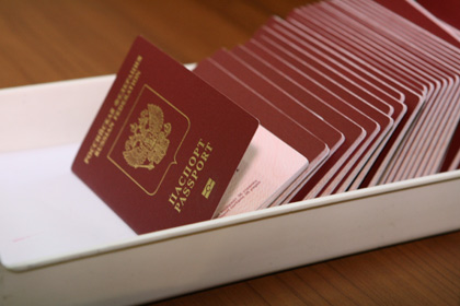 ФМС предупредила о возможном ограничении выдачи загранпаспортов в Крыму