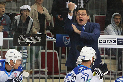 Хоккейный тренер показал неприличный жест Фетисову