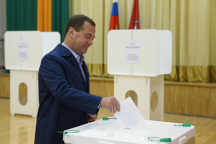 Медведев в день рождения успел на выборы
