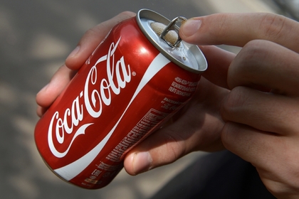 Медведева попросили запретить продажу кока-колы в школах