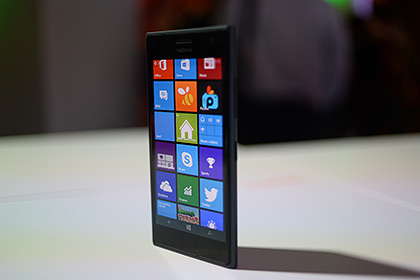 Microsoft анонсировала смартфоны для «сэлфи» и работы по Skype
