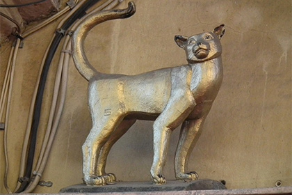 Найденный памятник кошке Василисе оказался бесхозным