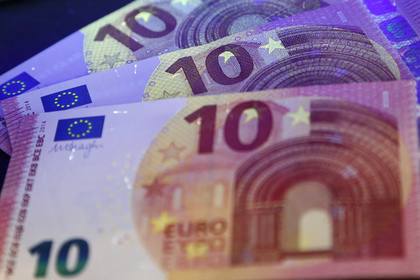 Новые банкноты достоинством в 10 евро ввели в обращение