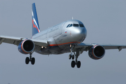 Пассажирский самолет экстренно сел в Астрахани из-за авиадебошира