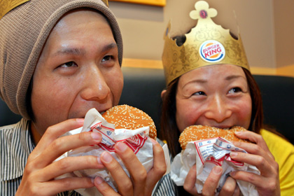 Посетителям Burger King в Японии предложат черные бургеры