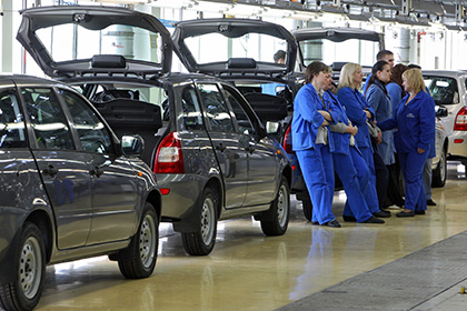 Продажи «АвтоВАЗа» упали на 32 процента