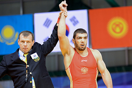 Россияне выиграли три золота на чемпионате мира по вольной борьбе