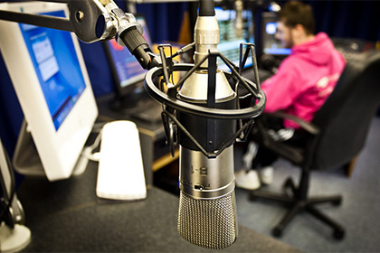 Ряд латвийских радиостанций обяжут отказаться от русского языка