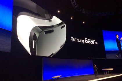 Samsung показал шлем виртуальной реальности