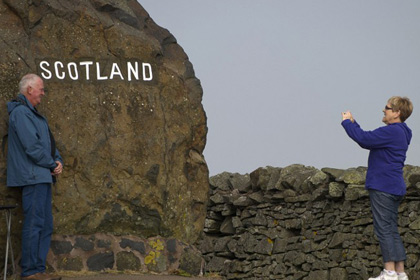 Шутники установили фальшивую таможню на границе Шотландии