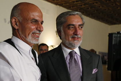 Соперничающие афганские лидеры пообещали заключить с НАТО соглашения о безопасности