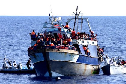 Судно с 250 мигрантами затонуло у берегов Ливии