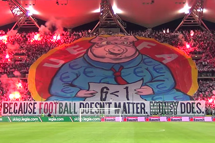 УЕФА оштрафовал «Легию» за оскорбительный баннер фанатов