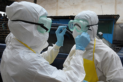 Зрителей футбольного матча проверят на вирус Эбола