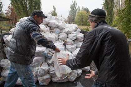«Айдар» согласился отпустить грузовики с гуманитарной помощью