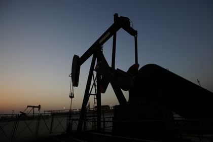 Цены на нефть упали почти на 4 доллара