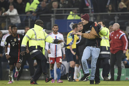 Фанат во время матча напал на футболиста «Баварии» Франка Рибери