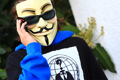 Группа Anonymous объявила войну властям Гонконга