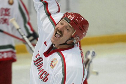 Лукашенко с сыном обыграли хоккейную команду из ОАЭ