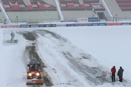 Матч чемпионата России по футболу перенесли из-за снегопада