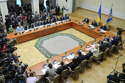 На Украине назвали имена люстрированных чиновников