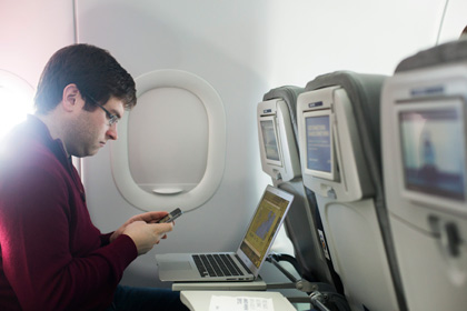Пассажиров авиарейса в США напугала Wi-Fi-сеть «от Аль-Каиды»