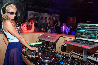 Пэрис Хилтон заработала миллион на DJ-сете