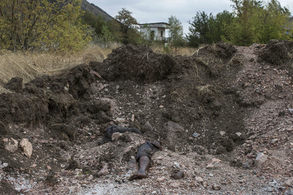 Под Донецком в местах массовых захоронений найдено 400 тел