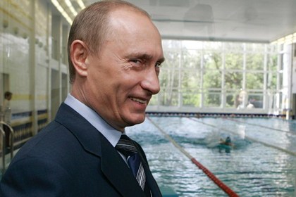 Путин награжден орденом за вклад в развитие плавания