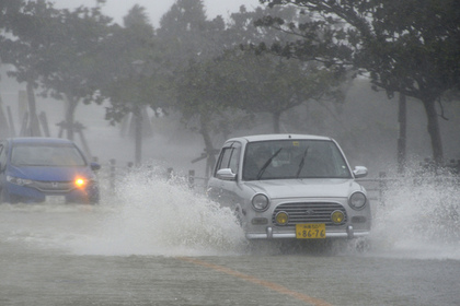 Тайфун «Фанфон» вынудил эвакуировать 150 тысяч японцев
