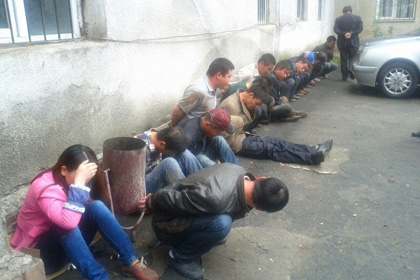 В Бишкеке на милиционера напали 16 китайцев