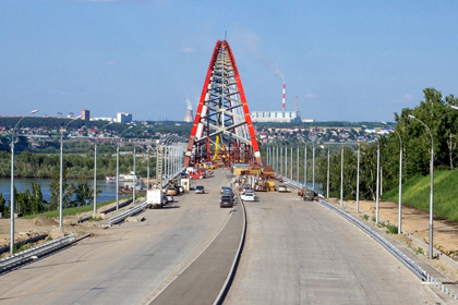 В Новосибирске автомобилистам запретили останавливаться на мосту ради селфи